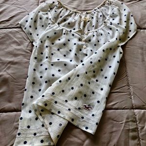 🦋pick 5/$25!  曆 Hollister Sheer polka dot top